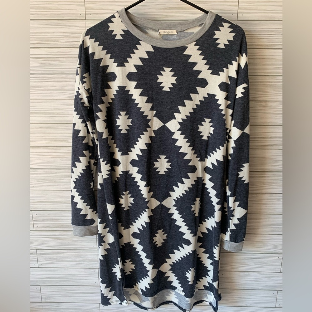 12 pm by Mon Ami long tunic style top